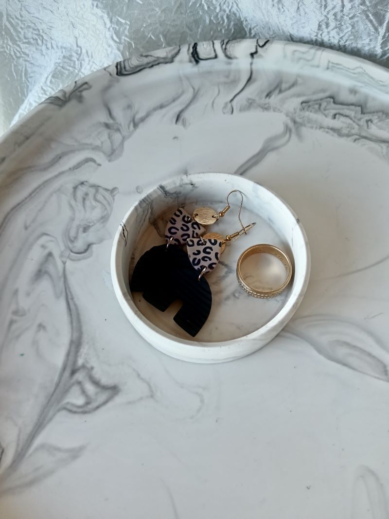 Round deep earring trinket dish jesmonite eco resin south africa jewellery accessories www.amoresa.co.za Round deep earring trinket dish jesmonite eco resin south africa jewellery accessories www.amoresa.co.za